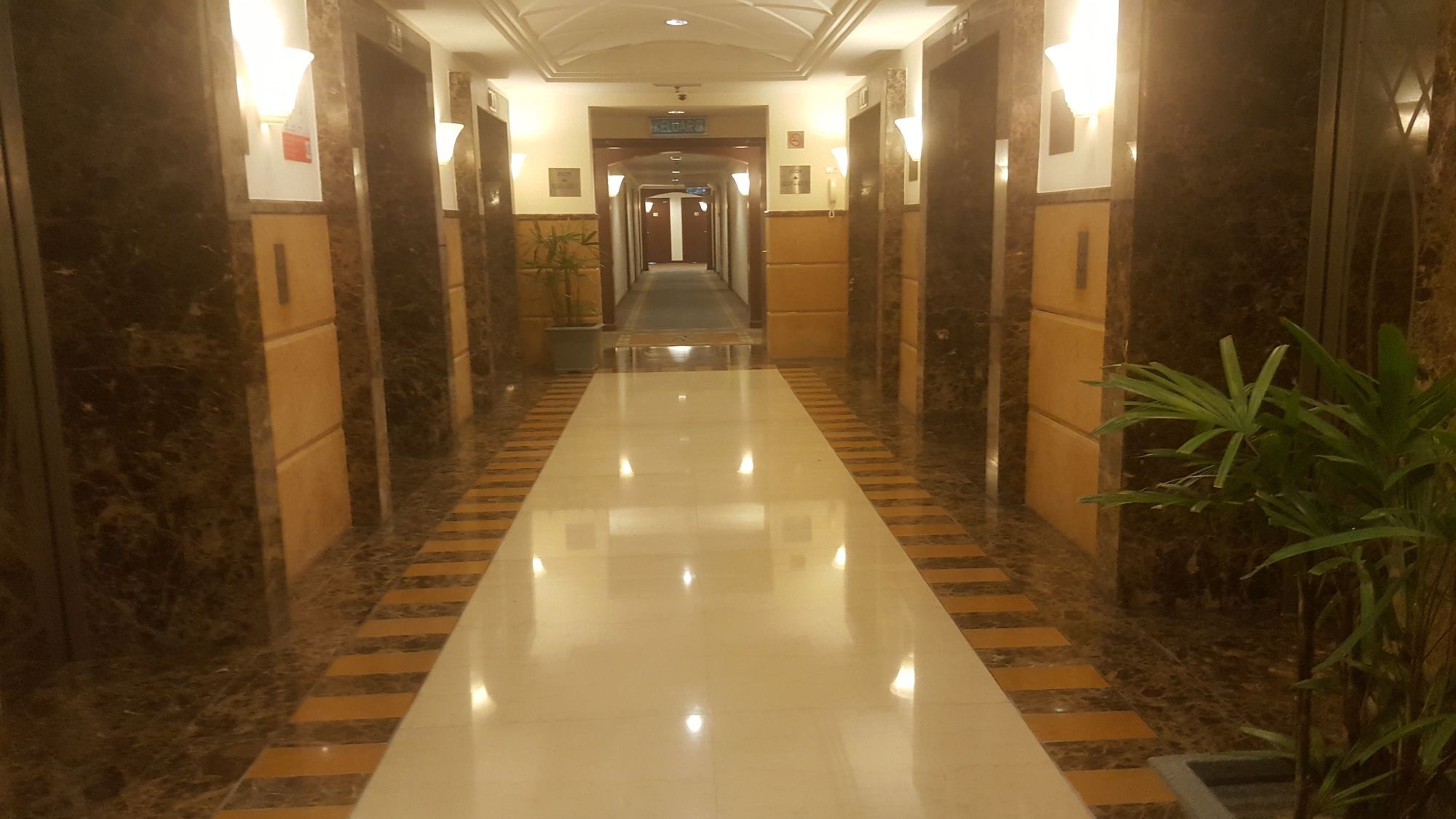 Kl Super Service At Times Square 5*